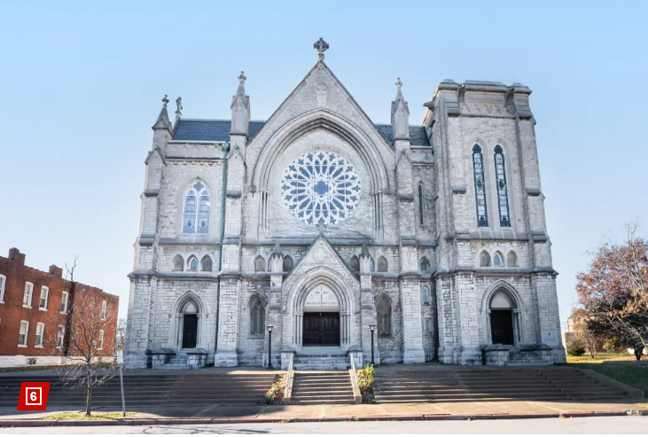 სენტ-ლუისში,1,8 მილიონ დოლარად იყიდება ეკლესია, რომელშიც ერთ ხანს ამჟამინდელი პაპი ლეო XIV მსახურობდა - რა ხდება ცნობილი?