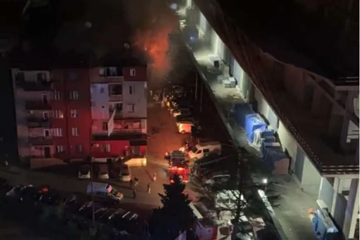 ბათუმში, ბაგრატიონის ქუჩაზე მდებარე კორპუსის ერთ-ერთ ბინაში ხანძარია