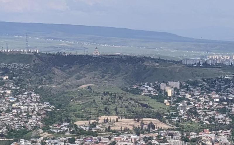 სამთავრობო ქალაქის გენ. გეგმისა და ესკიზური პროექტების მოსამზადებლად კონკურსი გამოცხადდა - პარლამენტი, თბილისის მერია და ა.შ - კიდევ რომელი სამთავრობო უწყებების გადატანა იგეგმება არსენალის მთაზე?