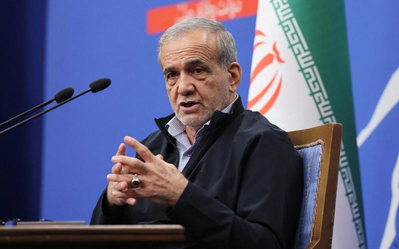 “ქვეყანაში მიმდინარე არეულობას იწვევენ ტერორისტები, რომლებიც საზღვარგარეთ გაწვრთნეს - ისინი ადგილზე ხოცავენ უდანაშაულო ადამიანებს, ცეცხლს უკიდებენ ყველაფერს“ - ირანის პრეზიდენტი