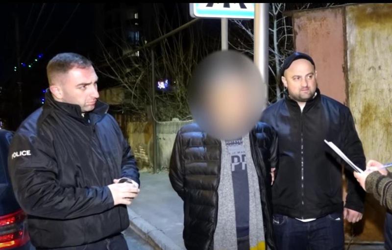 სისხლიანი გარჩევა თბილისში: დაჭრილია ერთი პირი - პოლიციამ წარსულში ნასამართლევი მამაკაცი დააკავა