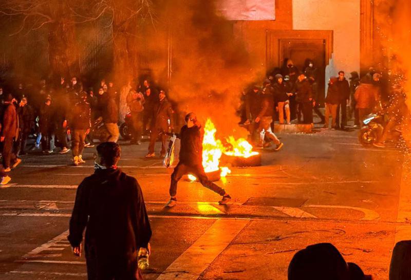 Iran International-ის ინფორმაციით, ირანში საპროტესტო აქციების მიმდინარეობისას, სულ მცირე, 12 000 ადამიანი დაიღუპა