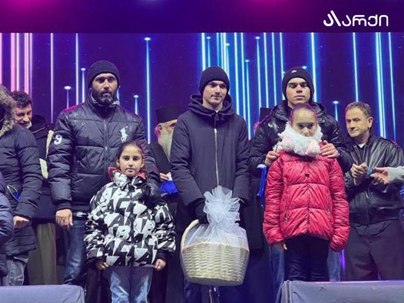 „არქის“ დამფუძნებელმა სამტრედიაში მცხოვრებ მრავალშვილიან ოჯახს სახლი აჩუქა