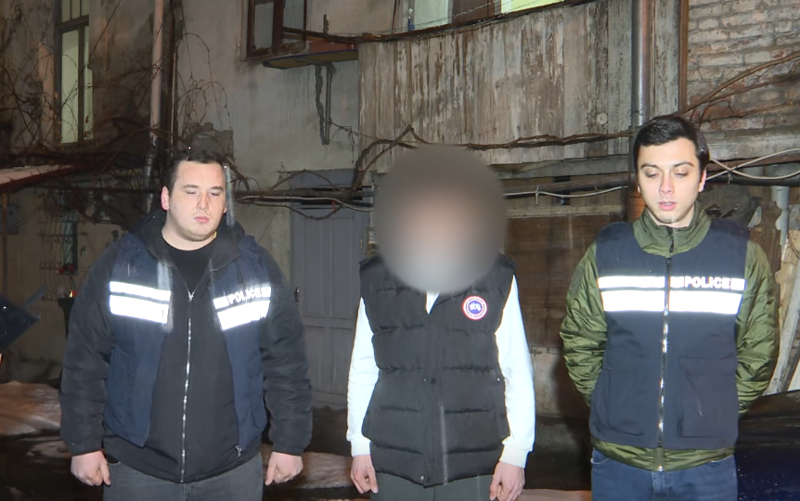 27 წლის ბიჭმა თბილისში მოქალაქეს ჩანთა გასტაცა და მიიმალა - ის პოლიციამ უკვე დააკავა: შსს ინფორმაციას ავრცელებს