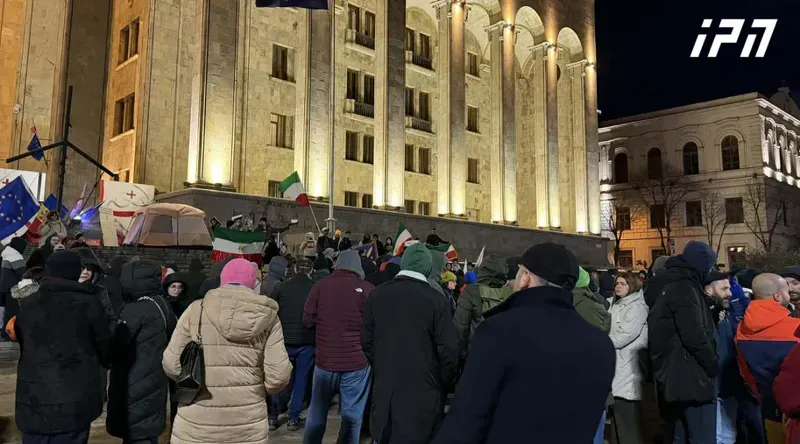 პარლამენტთან საპროტესტო აქცია მიმდინარეობს