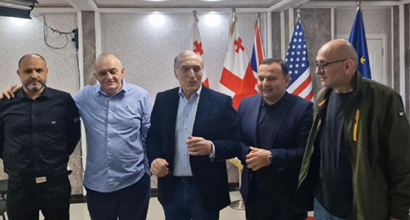 "არ დაგიმალავთ, იმ დღეს ბევრს უნდოდა ფოტოს გადაღება - ეს იყო პერფორმანსი და ამის გასაღება, რომ ვარ ორგანიზატორი, არ შეიძლება" - პაატა მანჯგალაძე 4 ოქტომბრის მოვლენებზე