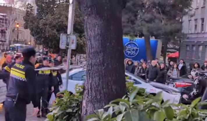 "გონი დავკარგე... თავი მეგონა ერაყში, ბრძოლის ველზე და პანიკაში ვიყავი. განცდა მქონდა, რომ უბედურება ხდებოდა..." - რა თქვა სასამართლოზე 51-ე საჯარო სკოლასთან დაკავებულმა მამაკაცმა?