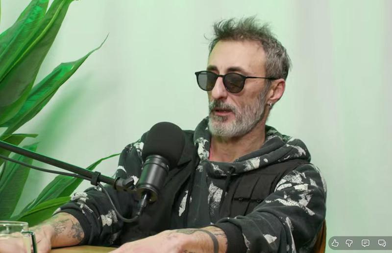 "სახლში ყველაფერს მე ვაკეთებ, სარეცხი იქნება თუ საჭმელი... დეკრეტში გასული მამაკაცი მსახიობი მგონი, თეატრში პირველი ვიყავი" -გიორგი ყიფშიძე ახალ ცხოვრებაზე