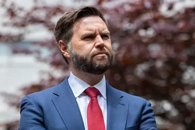 "ევროპა  იმდენად გვიყვარს, რომ  მოვითხოვთ, გააკეთონ ის, რაზეც მათივე ხელმძღვანელობა უარს ამბობს - იზრუნონ საკუთარ თავზე და იყვნენ უფრო ჭკვიანები" - ჯეი დი ვენსი