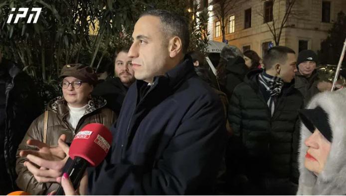 აქცია რუსთაველის გამზირზე, სადაც პატიმრობიდან დღეს გათავისუფლებული, გიორგი ვაშაძე მივიდა