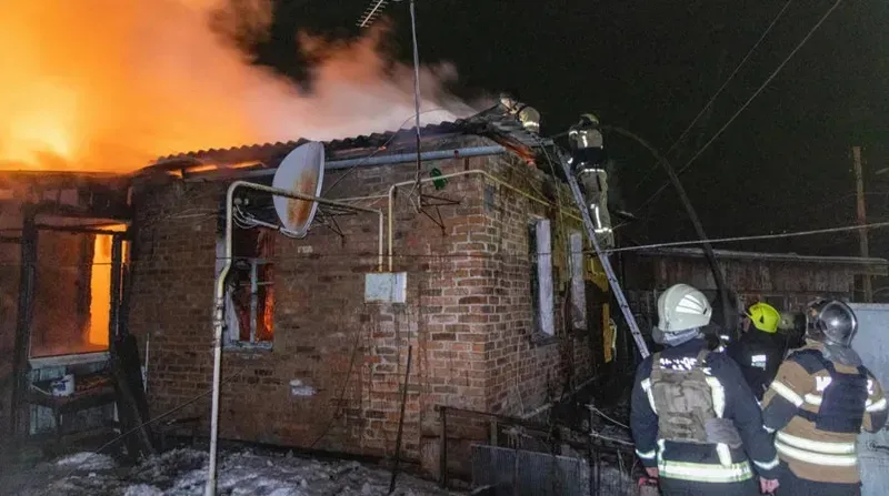 რუსებმა უკრაინაში საცხოვრებელ სახლებს დაარტყეს - არის მსხვერპლი