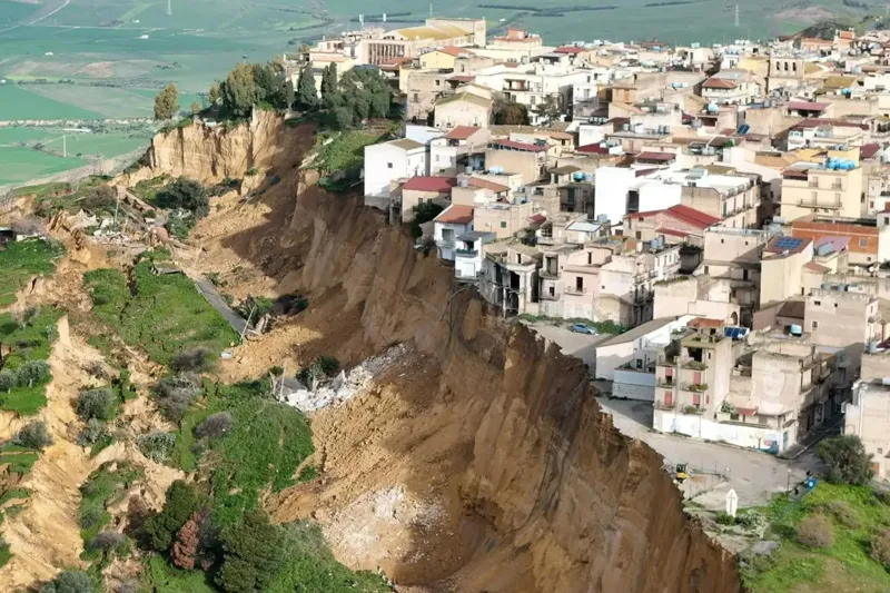 აპოკალიფსური კადრები სიცილიიდან, სადაც მეწყერი ჩამოწვა - ევაკუირებულია 1000-ზე მეტი ადამიანი