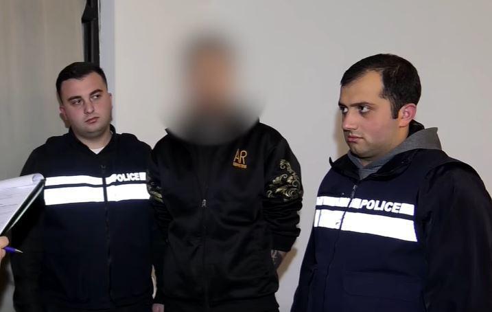 “ჩამოართვეს მობილური ტელეფონი, პირადობა და ცემით აიძულებდნენ მათ სასარგებლოდ ანგარიშის გახსნას“ - შსს-მ უცხო ქვეყნის მოქალაქეები დააკავა: რა დაადგინა გამოძიებამ