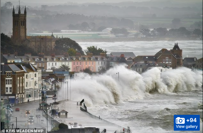 დიდ ბრიტანეთს ქარიშხალი "ჩანდრა" დაატყდა თავს - გადაიკეტა გზები, დახურულია სკოლები, ასობით დასახლებას წყალდიდობის საფრთხე ემუქრება (ფოტოები)