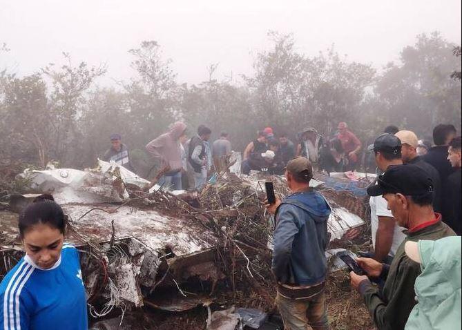 კოლუმბიაში სამგზავრო თვითმფრინავმა კატასტროფა განიცადა - დაიღუპა ბორტზე მყოფი 15 მგზავრი, მათ შორის იყვნენ კოლუმბიელი პოლიტიკოსები: დეტალები