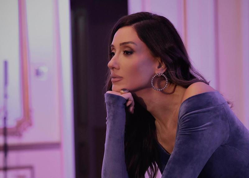 დაუსვი შეკითხვა მსახიობსა და მომღერალს ნინი ბადურაშვილს