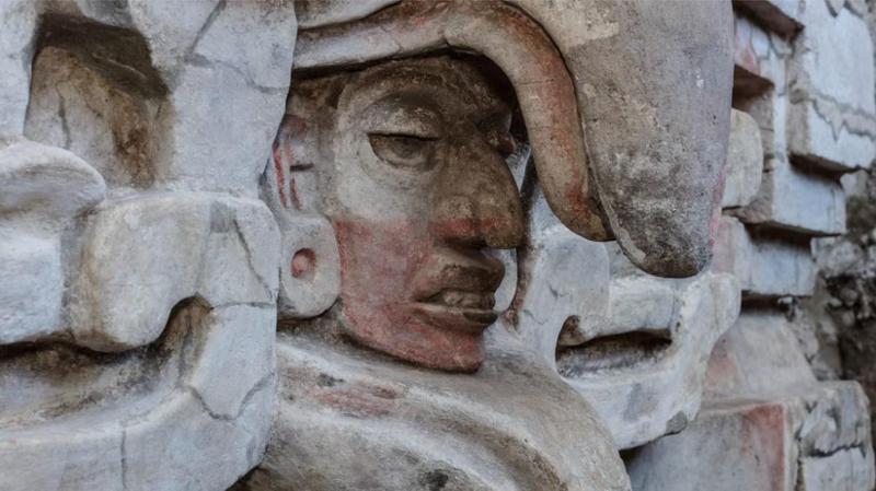 გიგანტური ბუს სკულპტურა ადამიანის სახით და მცველებით - მექსიკაში ზაპოტეკების კულტურის  უძველესი სამარხი აღმოაჩინეს