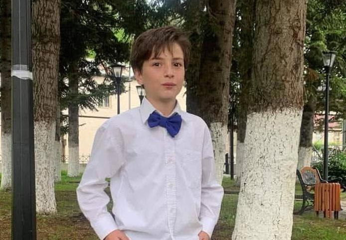 ტრაგედია რაჭაში: უბედურ შემთხვევას 7 წლის ბიჭი ემსხვერპლა - "ბუხარში შემთხვევით ბენზინი შეასხა და... ექიმებს უთქვამთ, შინაგანი წვა ვერ შევაჩერეთო"