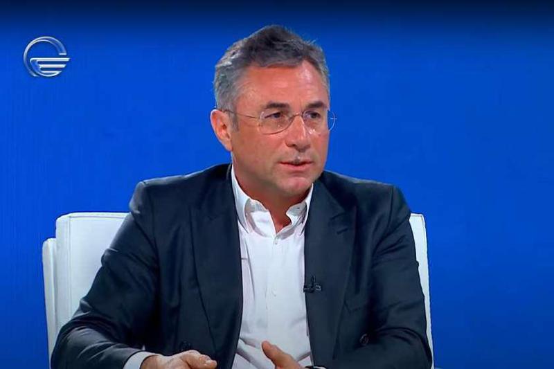 "ჩემს პარტნიორებთან გრძელი და დაძაბული კონსულტაციების შემდეგ, გადავწყვიტეთ, რომ დღევანდელ სიტუაციაში, ყველაზე გონივრული გამოსავალი არის ჩვენი "იმედთან“ დამშვიდობება" - ირაკლი რუხაძე