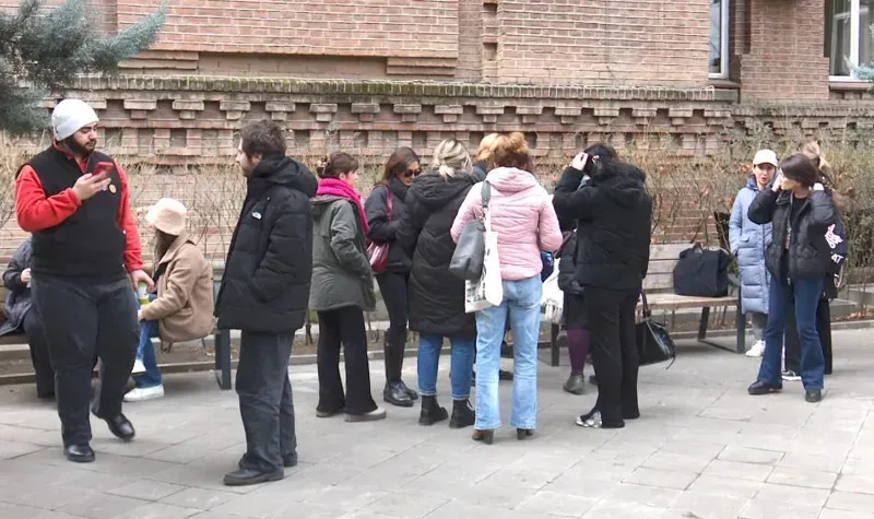 განათლების სამინისტროსთან საპროტესტო აქცია მიმდინარეობს