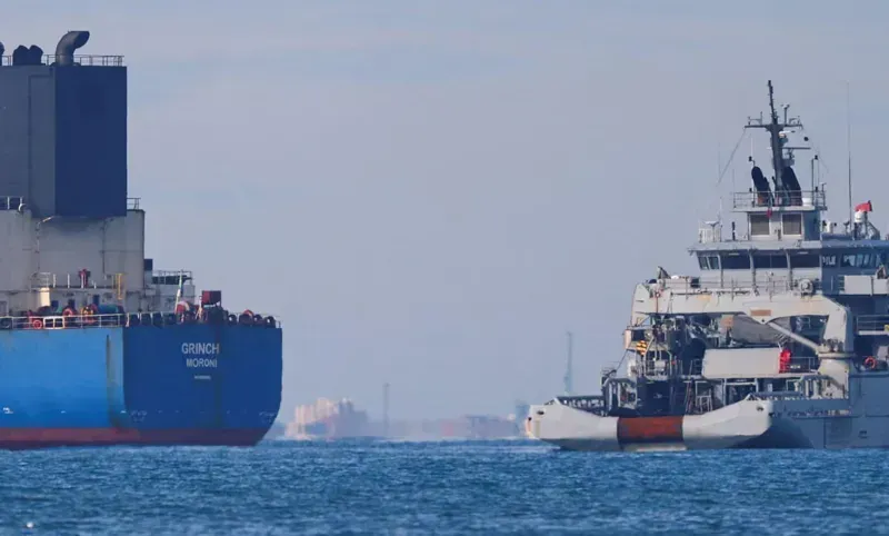 ტანკერი "გრინჩი", რომელიც რუსეთის "ჩრდილოვან ფლოტთან" არის დაკავშირებული, საფრანგეთმა რამდენიმე მილიონი ევროს ოდენობის ჯარიმის გადახდის შემდეგ გაათავისუფლა