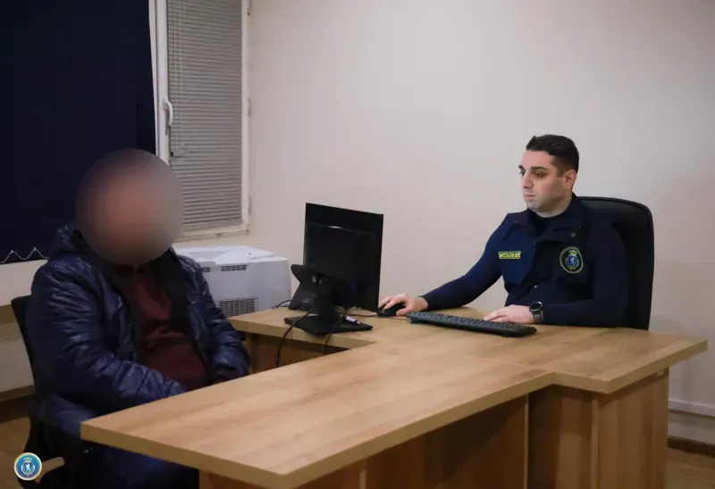 დააკავეს შპს "ბატონის“ ხელმძღვანელი, რომელმაც შსს-სა და თავდაცვის სამინისტროს, თანამშრომელთა კვებისთვის, ფალსიფიცირებული თევზის კონსერვი მიაწოდა - საგამოძიებო სამსახური