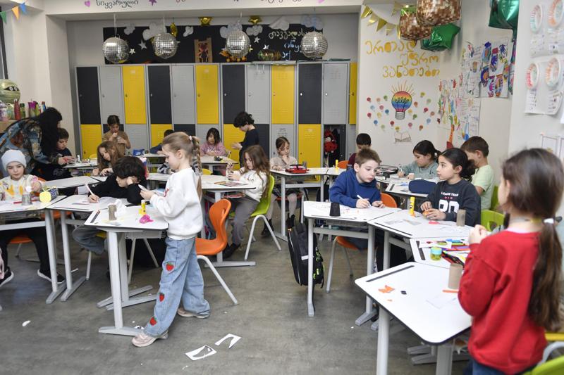 "ჩვენ საგნებს კი არ ვასწავლით, არამედ საგნების მეშვეობით ბავშვს ვავითარებთ" - "მწვანე სკოლის" ქსელის დამფუძნებელი ბაკურ სულაკაური