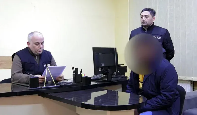 დაკავებულია პირი, რომელმაც სამი ადამიანი დაჭრა - რა მოხდა ბათუმში