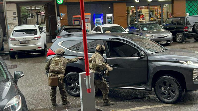 ბათუმში, ერთ-ერთ საცხოვრებელ კორპუსში სპეცოპერაცია მიმდინარეობს - რა დეტალებია ცნობილი
