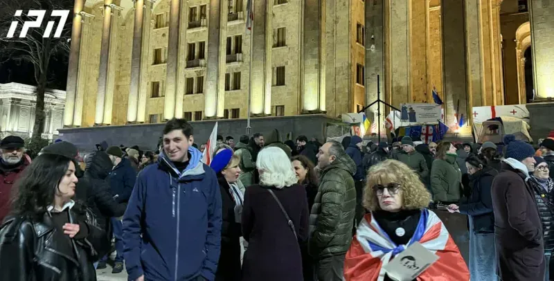 პარლამენტთან საპროტესტო აქცია მიმდინარეობს