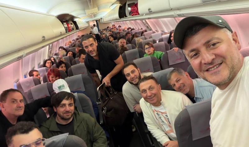 "122 მგზავრი მოვემართებით საქართველოსკენ" - ომანიდან ილია წულაიას ორგანიზებით დაქირავებული თვითმფრინავი უკვე გამოფრინდა: რა ფოტოებს აქვეყნებს ბიზნესმენი ბორტიდან