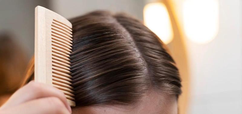 როგორ მოვუაროთ ცხიმიან თმას და რა უნდა გავითვალისწინოთ შამპუნის შერჩევისას?