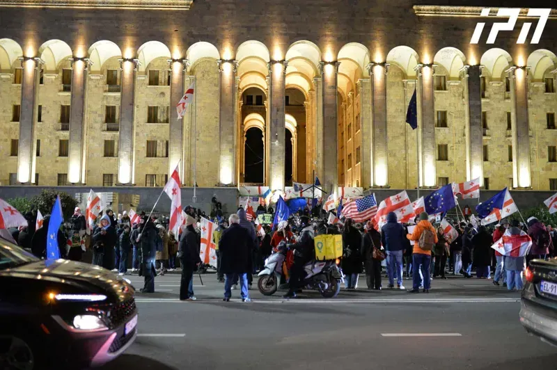 რა ვითარებაა პარლამენტთან, სადაც საპროტესტო აქცია მიმდინარეობს