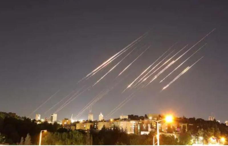 ირანმა ისრაელს ბალისტიკური რაკეტებით შეუტია