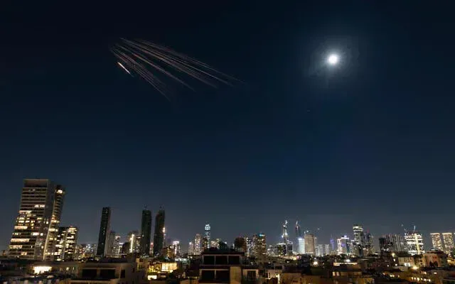 ისრაელმა თეირანში დარტყმების კიდევ ერთი ტალღა დაიწყო, საპასუხო დარტყმები იყო ირანიდანაც - ბოლო ცნობები ცხელი წერტილიდან