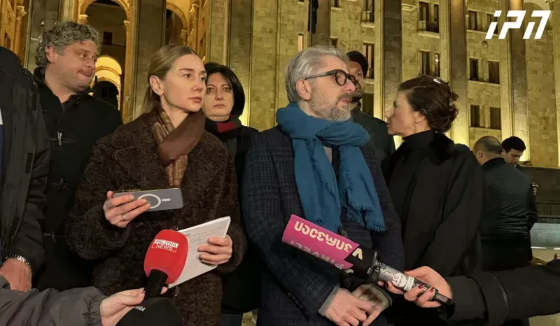 "რეჟიმის წინააღმდეგ საერთაშორისო განაჩენი გამოტანილია - ახლა ჩვენი ვალია, ივანიშვილი მოვიშოროთ მშვიდობიანად და დავიბრუნოთ ქვეყანა" - "ოპოზიციის ალიანსი"