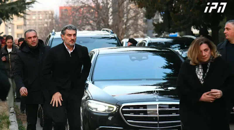 კავკასიის მედიცინის ცენტრში, სადაც პატრიარქია მოთავსებული, დღეს უკვე მეორედ, მიხეილ ყაველაშვილი მივიდა