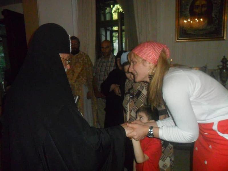 "ვუთხარი, რომ დედამთილმა სახლიდან გამომაგდო, იმ ღამესვე დაიბარა საპატრიარქოში ჩემი ყოფილი ქმარი, დედამთილი და მამამთილი" - რა ისტორიას იხსენებს პატრიარქზე ამერიკაში მცხოვრები ქართველი მწერალი