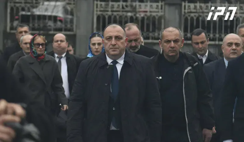 გენერალურმა პროკურორმა გიორგი გვარაკიძემ, უწყების თანამშრომლებთან ერთად, ილია მეორის ხსოვნას პატივი მიაგო