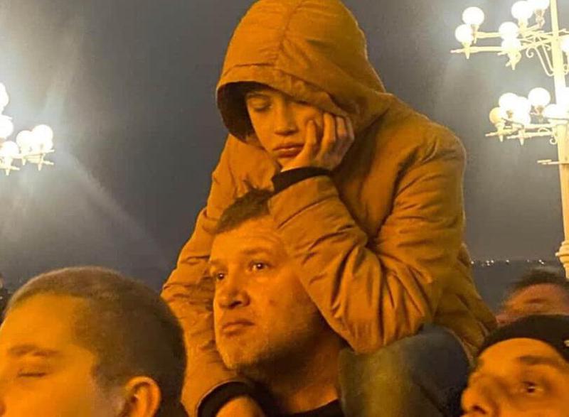 ვინ არიან ცნობილი ფოტოს გმირები: "თითქმის შვიდი საათი ღამით რიგში ვიდექით, მაგრამ პატრიარქის სიყვარული გვაძლევდა ძალას"