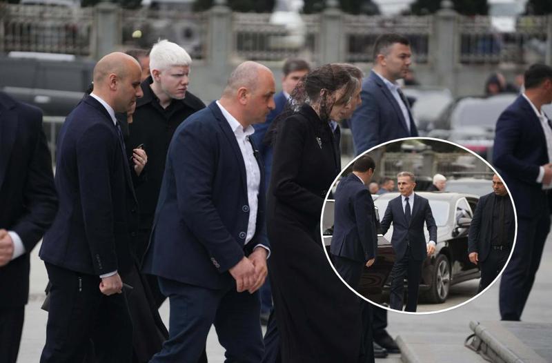 სამების ტაძარში ბიძინა ივანიშვილი ოჯახთან ერთად მივიდა