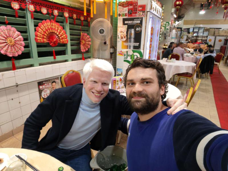 "საუბრები ფილოსოფიაზე HKU-ს სტუდენტთან, ცოტნე ივანიშვილთან ჰონგ-კონგში" - რა ფოტოს აქვეყნებს ზაზა დობორჯგინიძე?