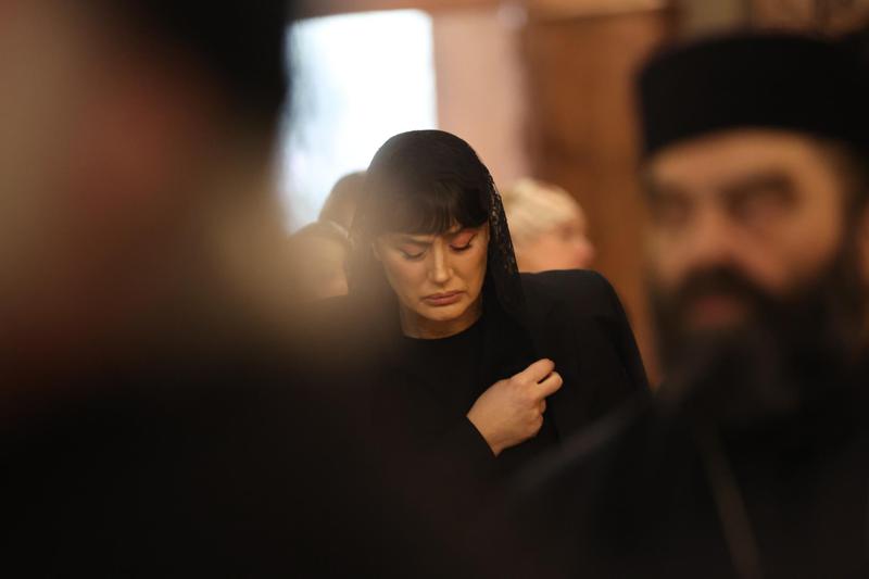 მაკა ასათიანის ფოტო ილია მეორის დაკრძალვიდან - დიზაინერი ბოლო ხანს ხატწერით არის გატაცებული