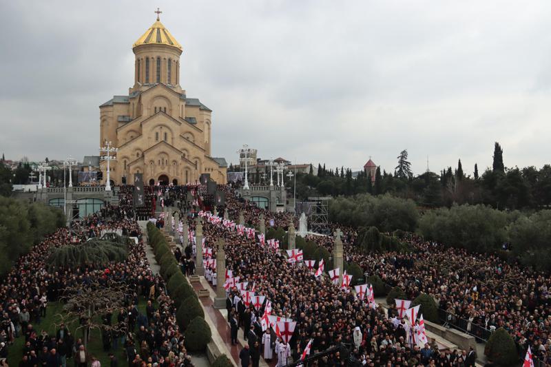 “ანონიმური ზარების ავტორი ამბობდა, რომ იყო სამების მიმდებარედ, დანაღმული ჰქონდა ტაძრის ტერიტორია" - სუს-ის საგანგებო განცხადება: დაკავებულია არასრულწლოვანი