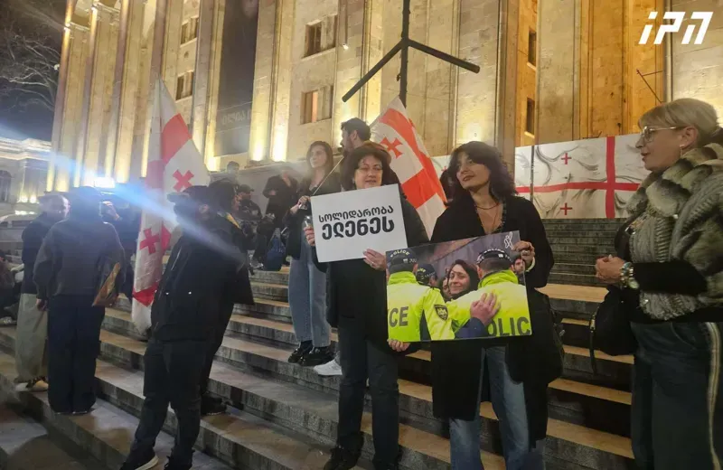 რუსთაველის გამზირზე ელენე ხოშტარიას მხარდამჭერი აქცია მიმდინარეობს