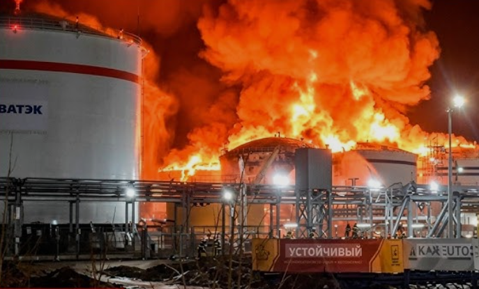 უკრაინელების მასშტაბური თავდასხმა ლენინგრადის ოლქში - ხანძარი პორტში, დაზიანებული ნავთობგადამამუშავებელი ქარხანა და ტერმინალი