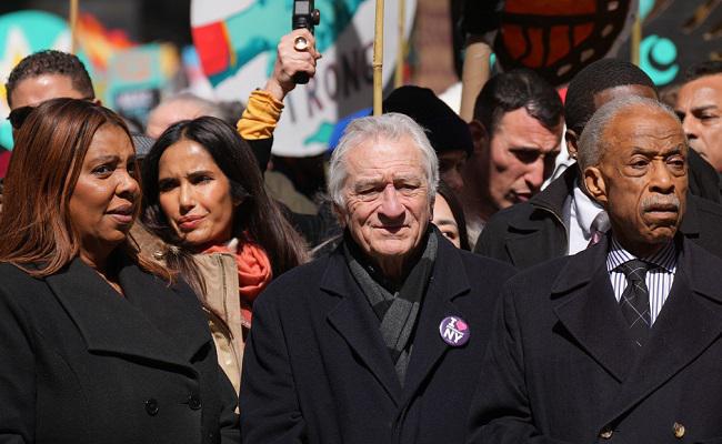 "აღარც მეფე ტრამპი, აღარც ზედმეტი ომები, რომლებიც ჩვენს რესურსებს ძარცვავენ" - მასობრივი პროტესტი და რობერტ დე ნირო დონალდ ტრამპის პოლიტიკის წინააღმდეგ