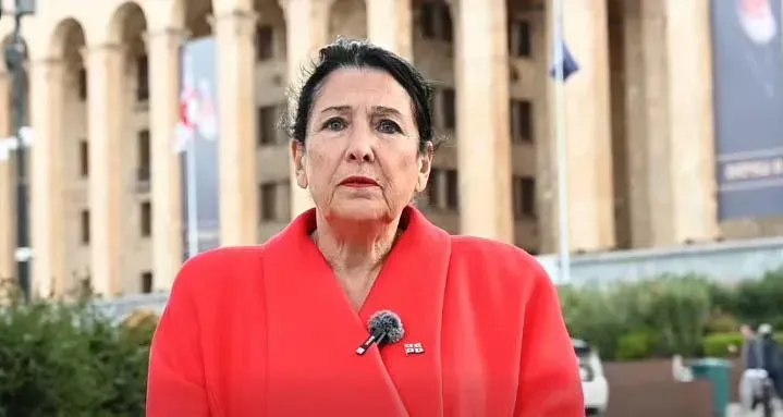 "რუსეთი ცდილობს დაგვყოს... პასუხი კიდევ ერთხელ არის გასაცემი" - სალომე ზურაბიშვილი ვიდეომიმართვას ავრცელებს