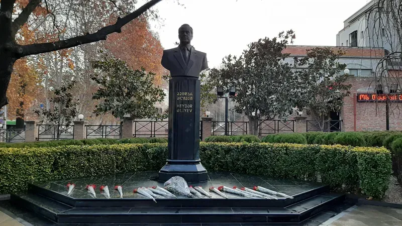 "ალიევის სახელობის კულტურის ცენტრის” მშენებლობის პროექტის გამო ქონება ჩამოერთვა 5 მოქალაქეს, რომლებთანაც შეთანხმება ვერ შედგა - რა წერია დოკუმენტში