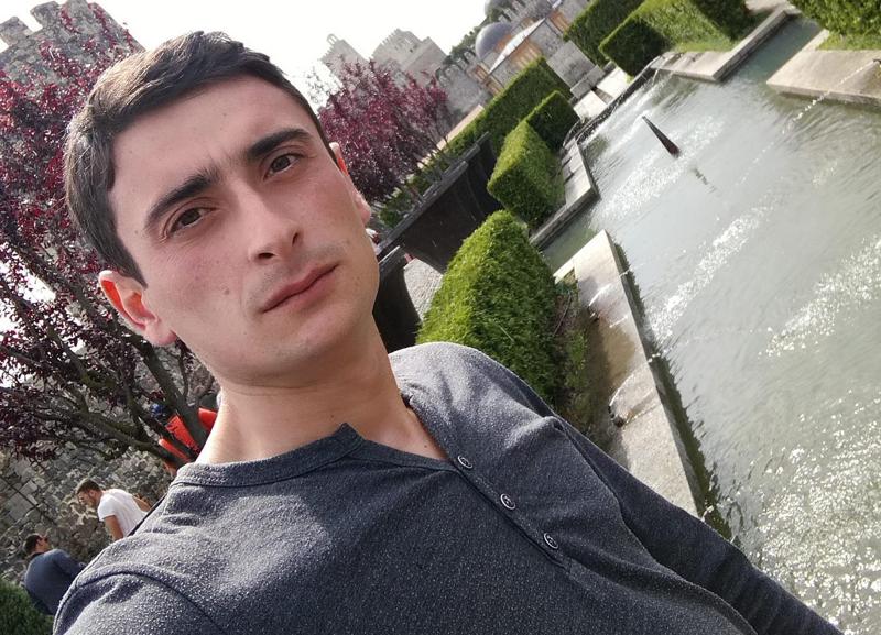 "პოლიციამ მისი 2 მეზობელი დააკავა" - რას ჰყვებიან ახალგაზრდა მამაკაცზე, რომელიც 3-დღიანი გაუჩინარების შემდეგ, გარდაცვლილი ნახეს